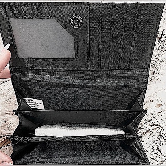 Glam So Chic Sparkly Los Angeles Beverly Hills
Large Wallet NWT - Picture 4 of 4